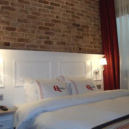 Q Pera (adults Only) 3*