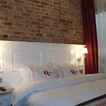 Q Pera (adults Only) 3*