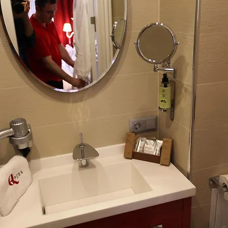 Q Pera (adults Only)