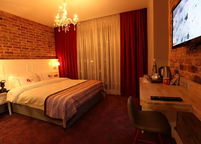 Q Pera (adults Only)