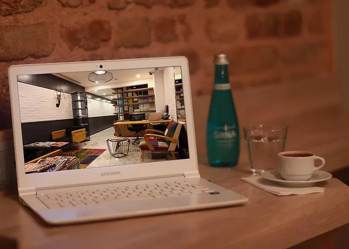 Q Pera (adults Only) מלון