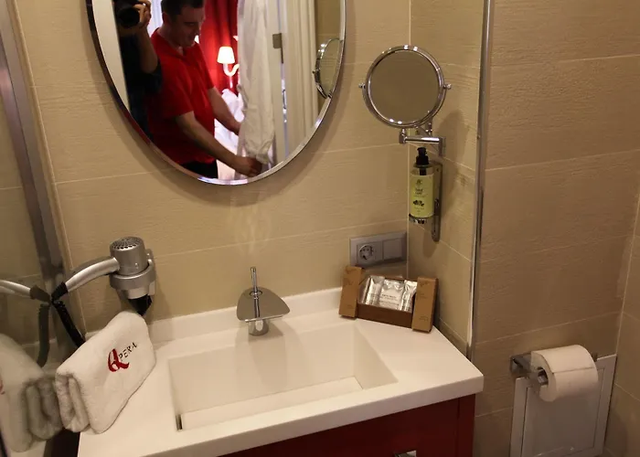 Q Pera (adults Only)