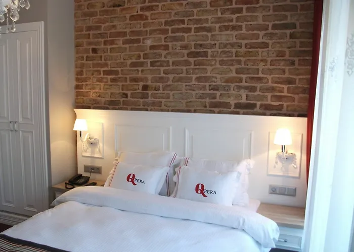 Q Pera (adults Only)