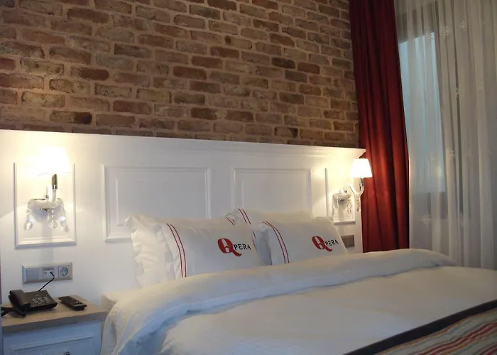 Q Pera (adults Only) 3*